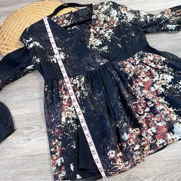 Intermix 100% silk art to wear witchy bell sleeve blouse button back - Picture 3 of 7